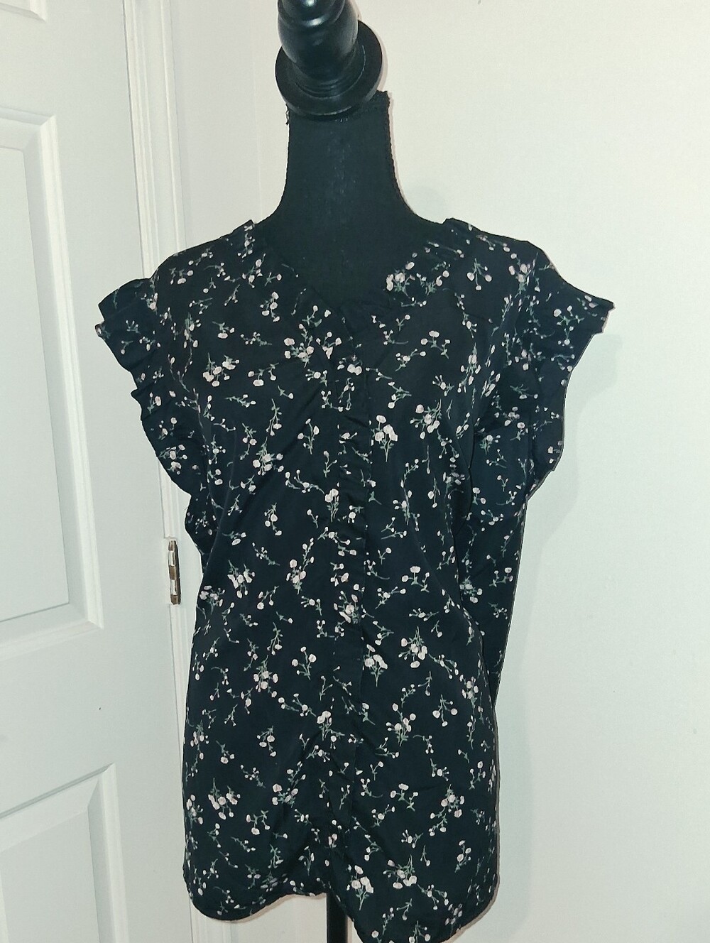 SHEIN Black Floral Flutter Sleeve Top